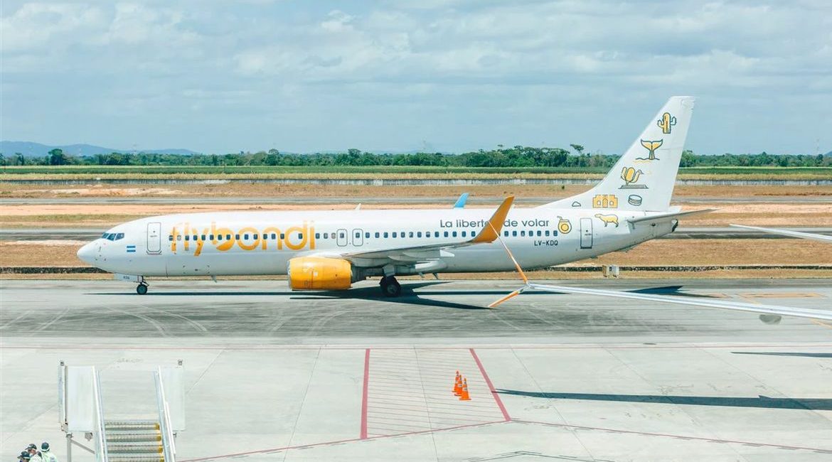 Anac limita a venda de passagens aéreas da Flybondi no Brasil